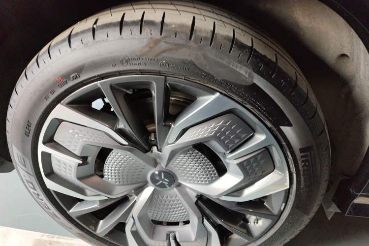 Used Hongqi Tiangong 08 2025 680 Ultra Four-Wheel-Drive Version Right Rear Wheel Hub