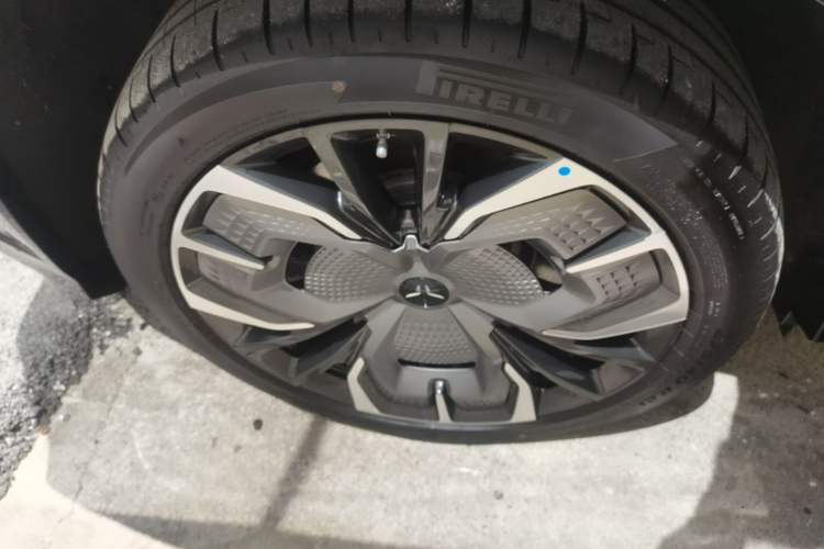 Used Hongqi Tiangong 08 2025 680 Ultra Four-Wheel-Drive Version Right Rear Wheel Hub