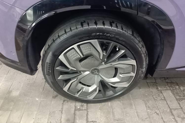Used Hongqi Tiangong 08 2025 680 Ultra Four-Wheel-Drive Version Right Rear Wheel Hub