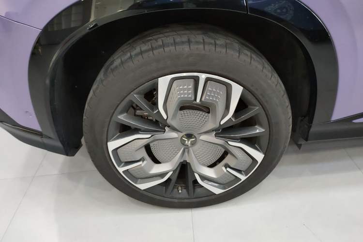 Used Hongqi Tiangong 08 2025 680 Ultra Four-Wheel-Drive Version Right Rear Wheel Hub
