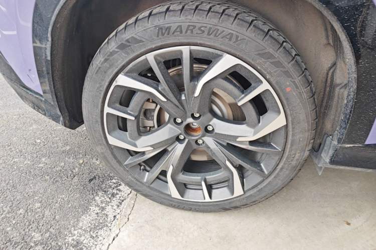 Used Hongqi Tiangong 08 2025 680 Ultra Four-Wheel-Drive Version Right Rear Wheel Hub