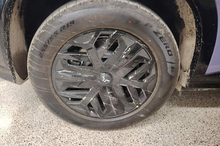 Used Hongqi Tiangong 08 2025 730 Smart Selection Edition Right Rear Wheel Hub