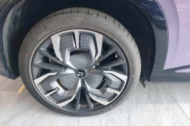 Used Hongqi Tiangong 08 2025 680 Ultra Four-Wheel-Drive Version Right Rear Wheel Hub