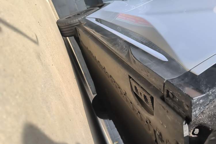 Used Hongqi Tiangong 08 2025 730 Max Rear-Drive Version Right Side Sill