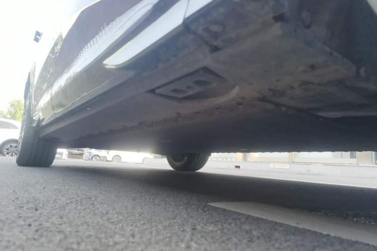 Used Hongqi Tiangong 08 2025 680 Ultra Four-Wheel-Drive Version Right Side Sill