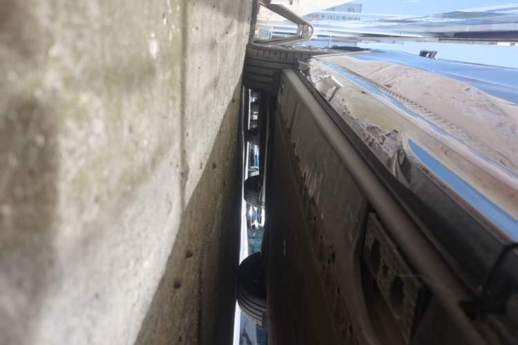 Used Hongqi Tiangong 08 2025 680 Ultra Four-Wheel-Drive Version Right Side Sill