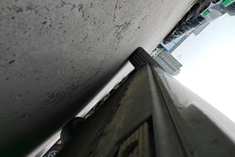 Used Hongqi Tiangong 08 2025 680 Ultra Four-Wheel-Drive Version Right Side Sill