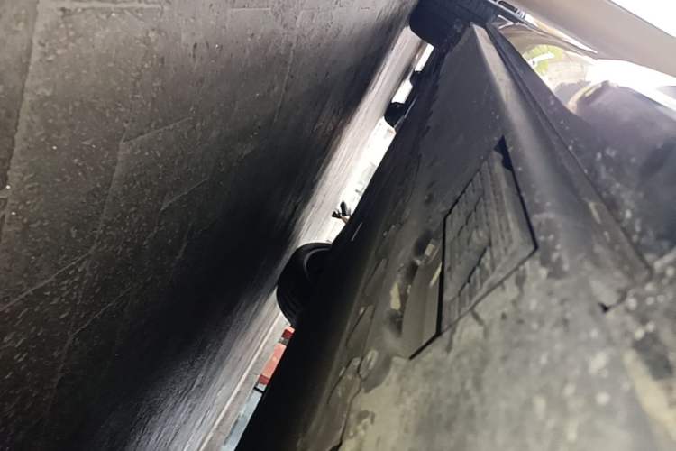 Used Hongqi Tiangong 08 2025 680 Ultra Four-Wheel-Drive Version Right Side Sill