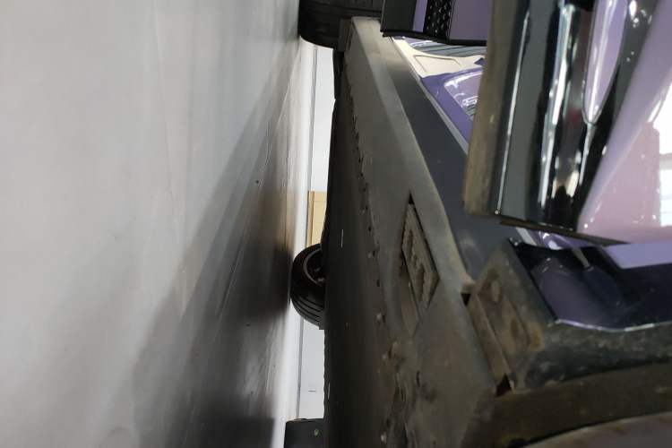 Used Hongqi Tiangong 08 2025 680 Ultra Four-Wheel-Drive Version Right Side Sill