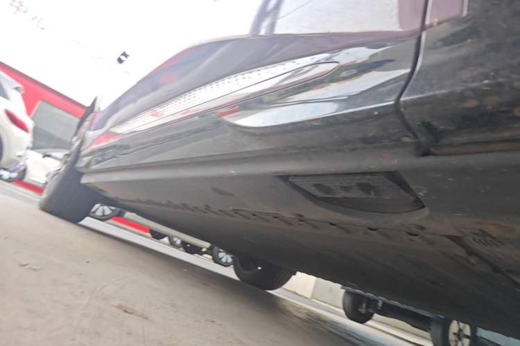 Used Hongqi Tiangong 08 2025 680 Ultra Four-Wheel-Drive Version Right Side Sill