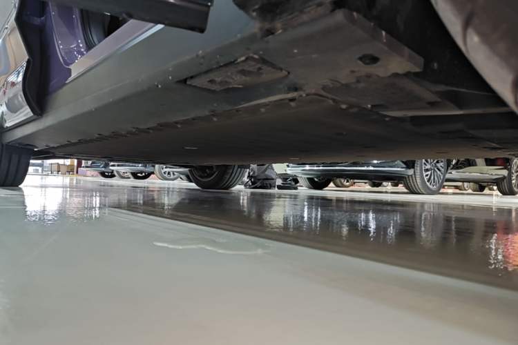 Used Hongqi Tiangong 08 2025 680 Ultra Four-Wheel-Drive Version Right Side Sill