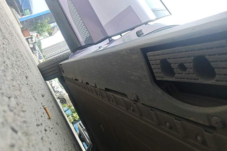 Used Hongqi Tiangong 08 2025 680 Ultra Four-Wheel-Drive Version Right Side Sill