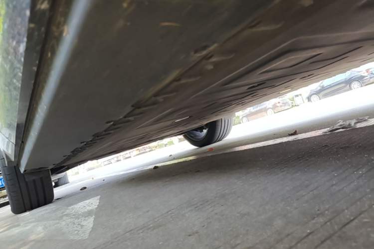 Used Hongqi Tiangong 08 2025 730 Max Rear-Drive Version Right Side Sill