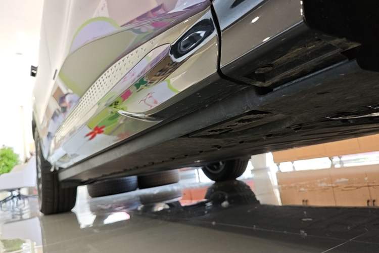 Used Hongqi Tiangong 08 2025 730 Max Rear-Drive Version Right Side Sill