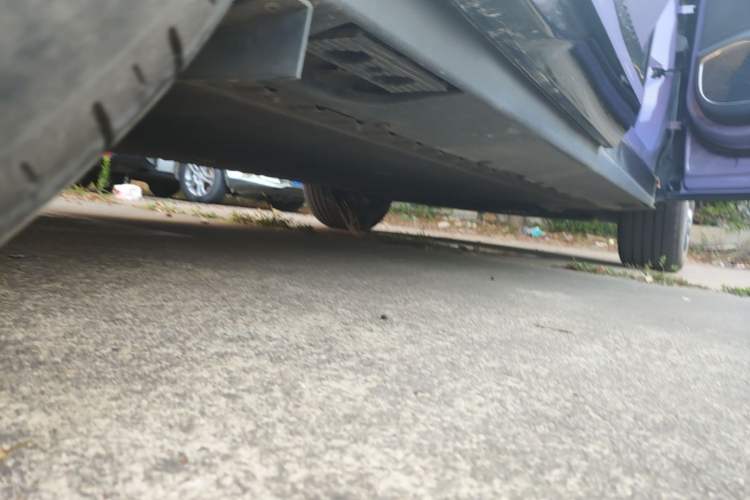 Used Hongqi Tiangong 08 2025 680 Ultra Four-Wheel-Drive Version Right Side Sill