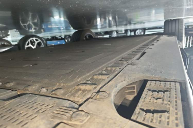 Used Hongqi Tiangong 08 2025 680 Ultra Four-Wheel-Drive Version Right Side Sill