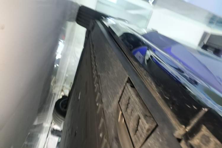 Used Hongqi Tiangong 08 2025 680 Ultra Four-Wheel-Drive Version Right Side Sill