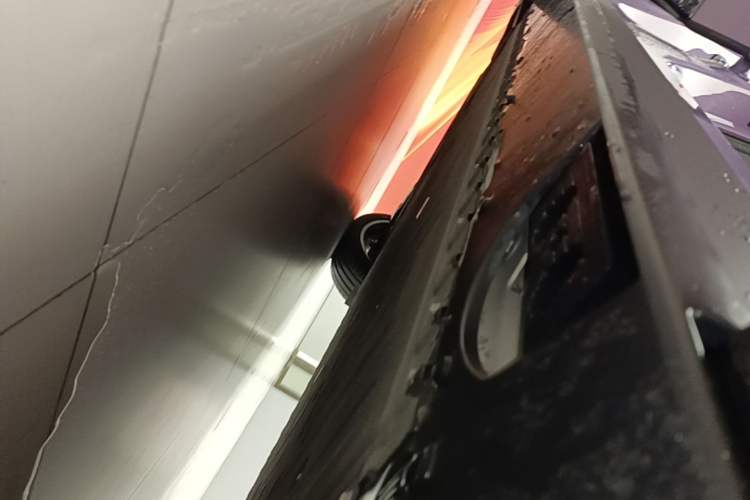 Used Hongqi Tiangong 08 2025 680 Ultra Four-Wheel-Drive Version Right Side Sill