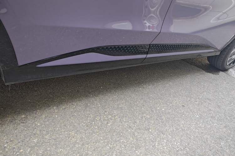 Used Hongqi Tiangong 08 2025 680 Ultra Four-Wheel-Drive Version Right Side Sill