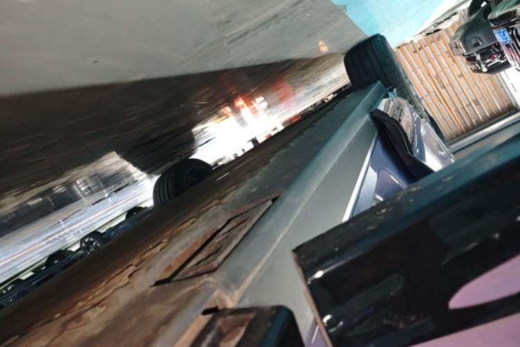 Used Hongqi Tiangong 08 2025 680 Ultra Four-Wheel-Drive Version Right Side Sill