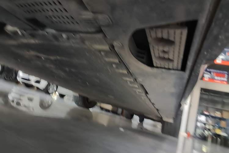 Used Hongqi Tiangong 08 2025 680 Ultra Four-Wheel-Drive Version Right Side Sill