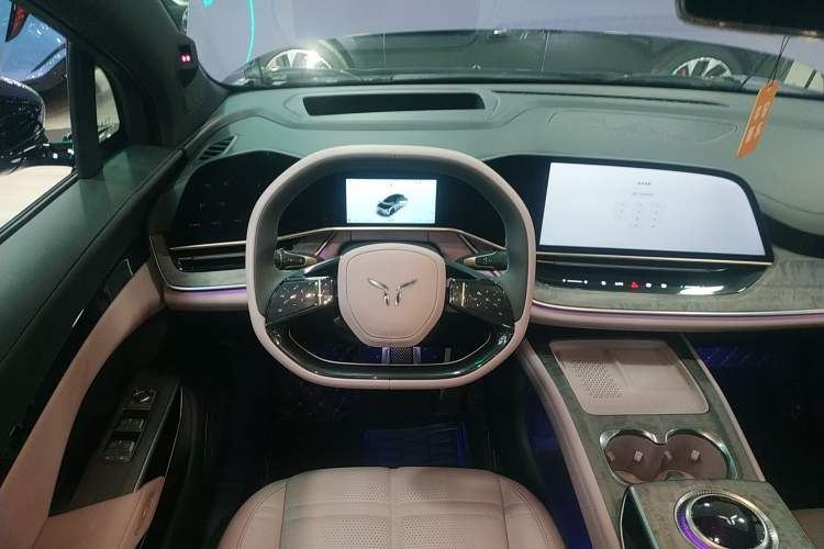 Used Hongqi Tiangong 08 2025 680 Ultra Four-Wheel-Drive Version Steering Wheel
