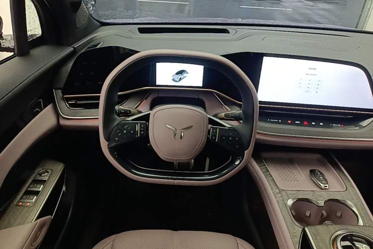 Used Hongqi Tiangong 08 2025 680 Ultra Four-Wheel-Drive Version Steering Wheel