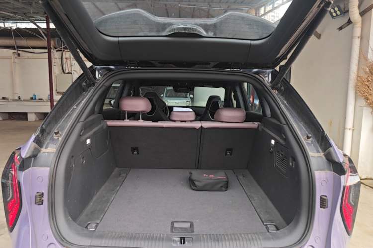 Used Hongqi Tiangong 08 2025 680 Ultra Four-Wheel-Drive Version Trunk