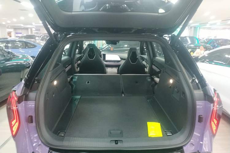 Used Hongqi Tiangong 08 2025 680 Ultra Four-Wheel-Drive Version Trunk