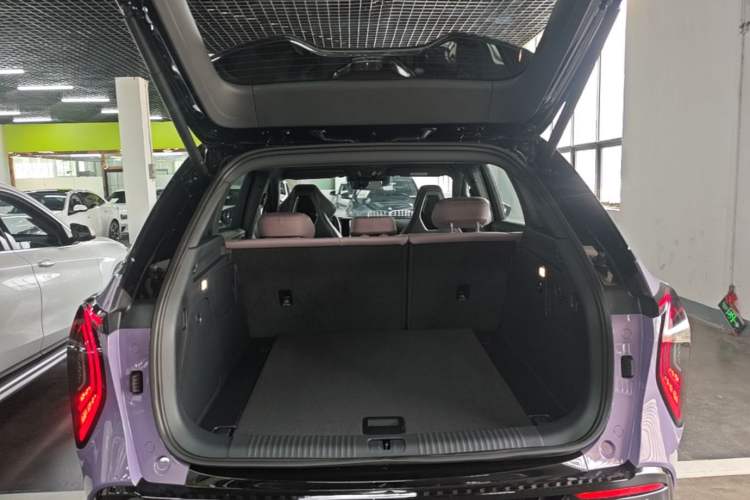 Used Hongqi Tiangong 08 2025 680 Ultra Four-Wheel-Drive Version Trunk