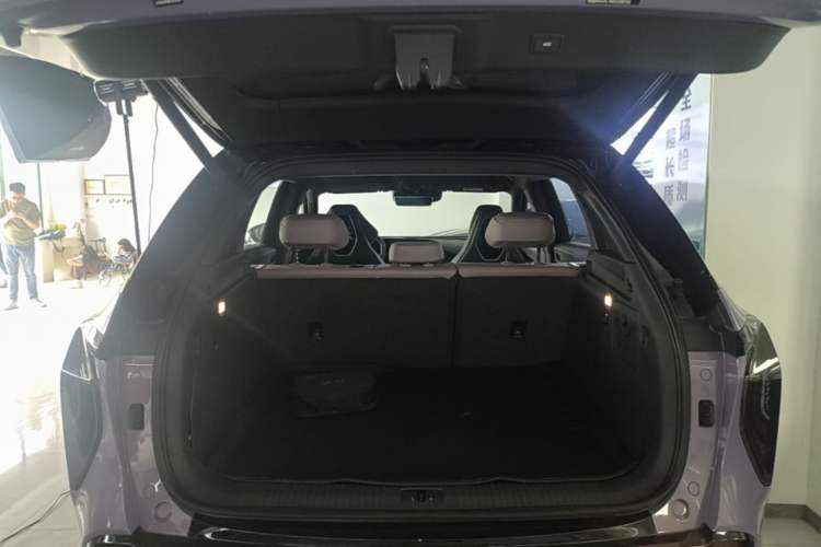 Used Hongqi Tiangong 08 2025 680 Ultra Four-Wheel-Drive Version Trunk