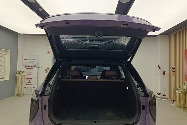 Used Hongqi Tiangong 08 2025 680 Ultra Four-Wheel-Drive Version Trunk