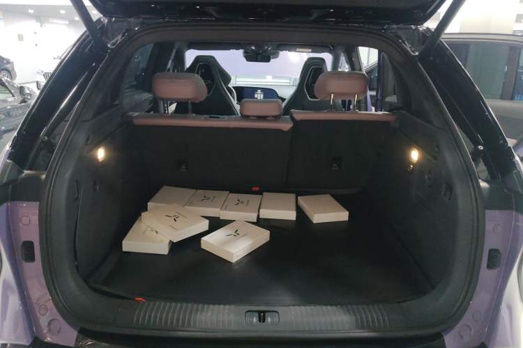 Used Hongqi Tiangong 08 2025 680 Ultra Four-Wheel-Drive Version Trunk