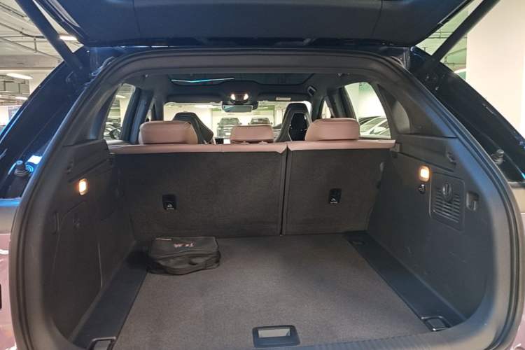 Used Hongqi Tiangong 08 2025 680 Ultra Four-Wheel-Drive Version Trunk