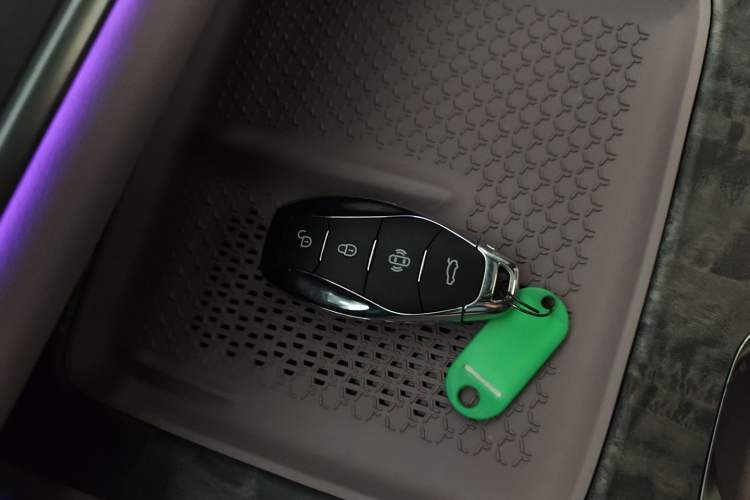 Used Hongqi Tiangong 08 2025 680 Ultra Four-Wheel-Drive Version Vehicle Key