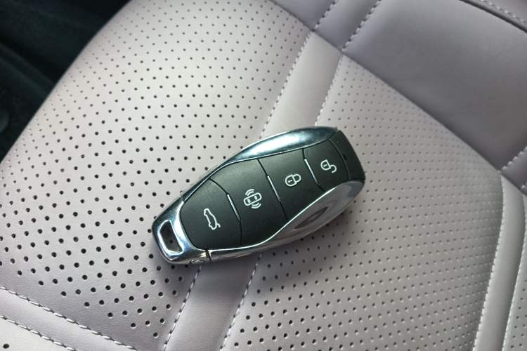 Used Hongqi Tiangong 08 2025 680 Ultra Four-Wheel-Drive Version Vehicle Key