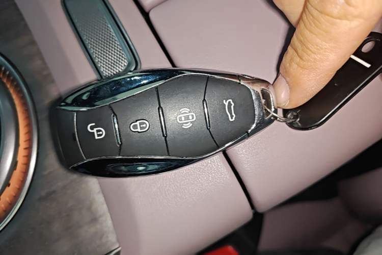 Used Hongqi Tiangong 08 2025 680 Ultra Four-Wheel-Drive Version Vehicle Key