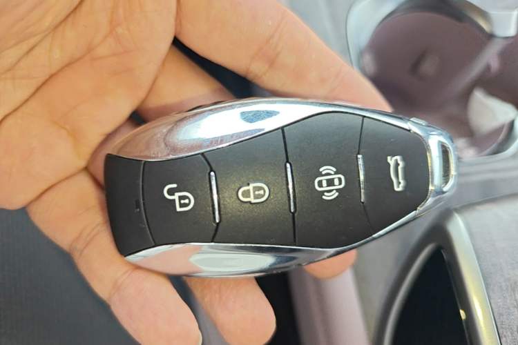 Used Hongqi Tiangong 08 2025 680 Ultra Four-Wheel-Drive Version Vehicle Key