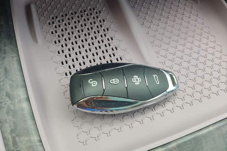 Used Hongqi Tiangong 08 2025 680 Ultra Four-Wheel-Drive Version Vehicle Key