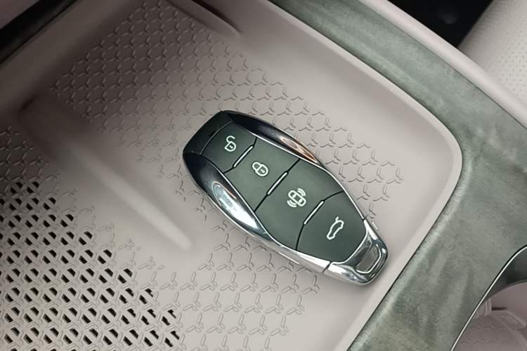 Used Hongqi Tiangong 08 2025 680 Ultra Four-Wheel-Drive Version Vehicle Key