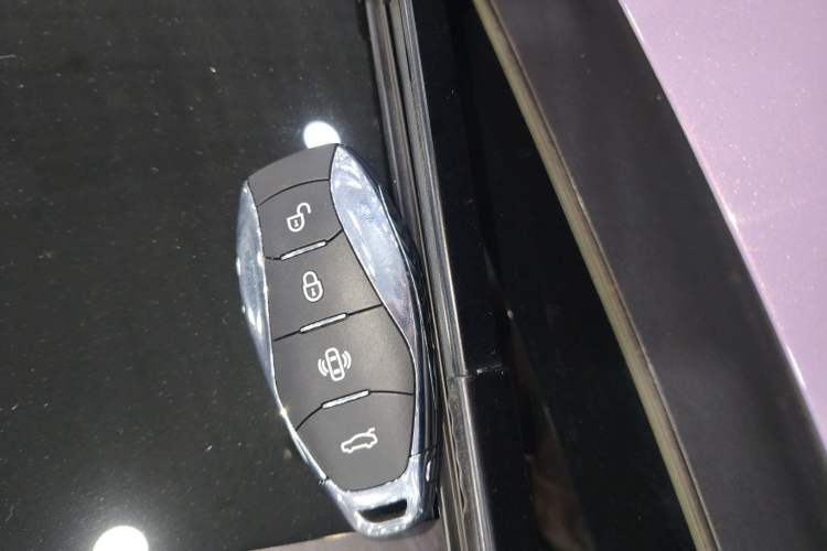 Used Hongqi Tiangong 08 2025 680 Ultra Four-Wheel-Drive Version Vehicle Key