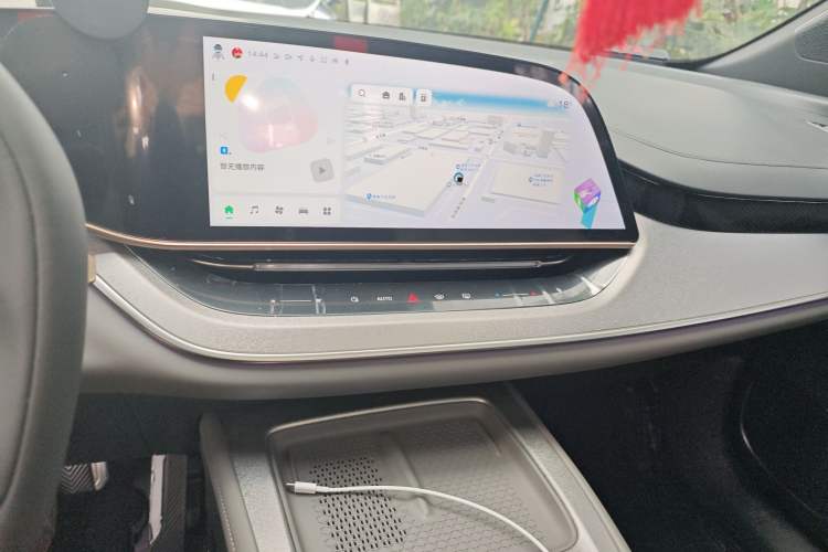 Used Hongqi Tiangong 08 2025 520 Max Rear-Drive Version Audio And AC Panel