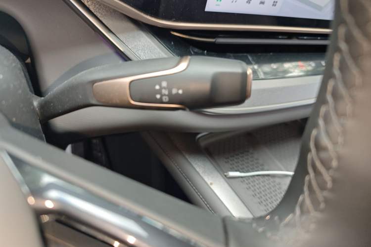 Used Hongqi Tiangong 08 2025 520 Max Rear-Drive Version Gear Lever
