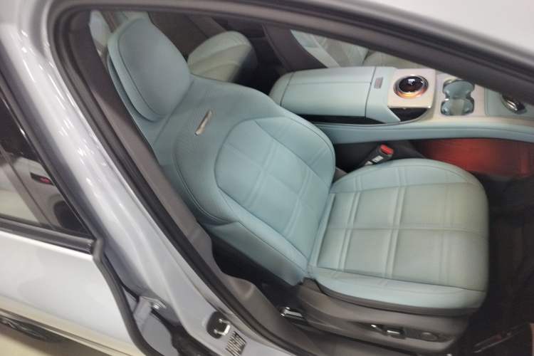 Used Hongqi Tiangong 08 2025 680 Ultra Four-Wheel-Drive Version Right Front Seat