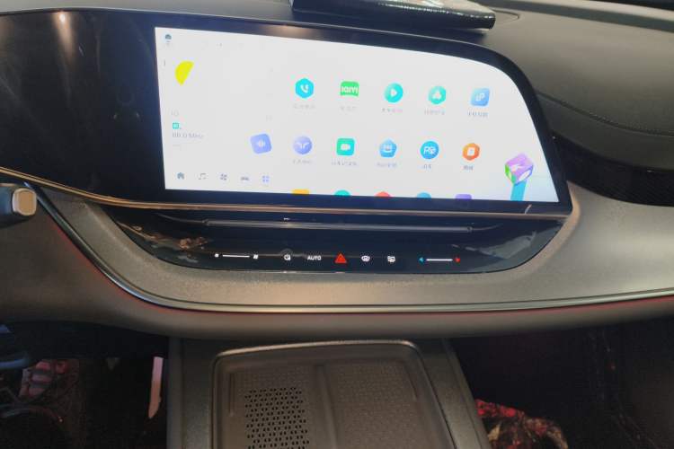 Used Hongqi Tiangong 08 2025 520 Max Rear-Drive Version Audio And AC Panel