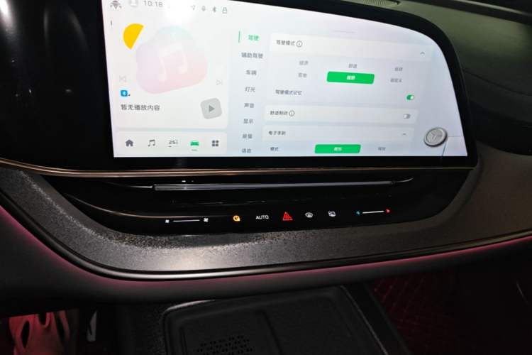 Used Hongqi Tiangong 08 2025 565 Ultra Four-Wheel Drive Version Audio And AC Panel