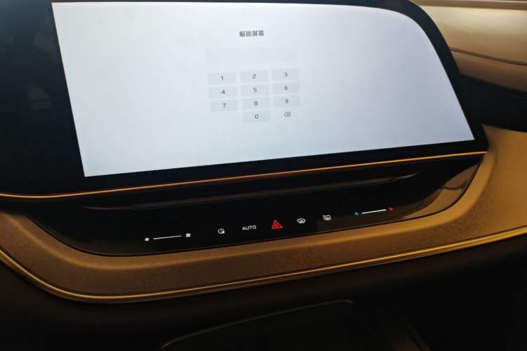 Used Hongqi Tiangong 08 2025 730 Max Rear-Drive Version Audio And AC Panel
