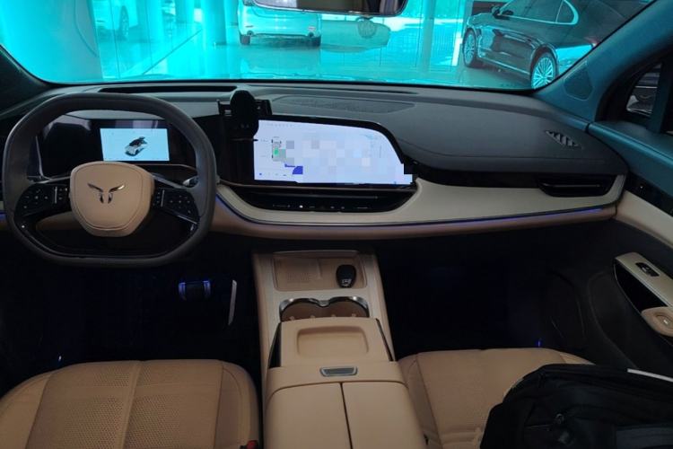 Used Hongqi Tiangong 08 2025 605 Max Rear-Drive Version Center Console