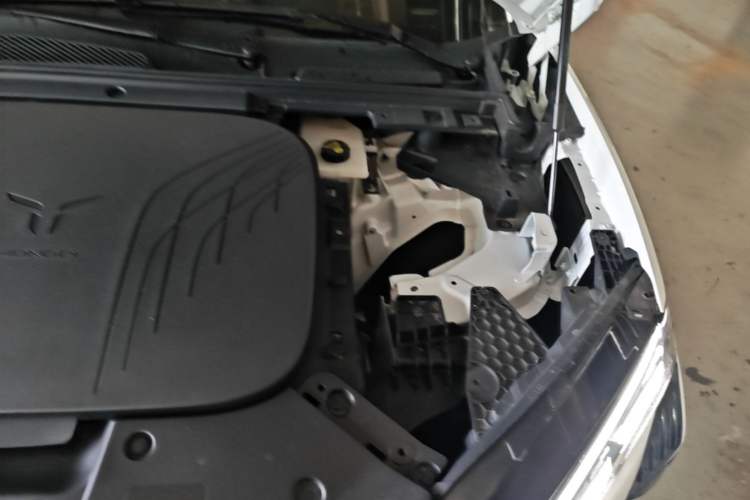 Used Hongqi Tiangong 08 2025 565 Ultra Four-Wheel Drive Version Engine Bay Left