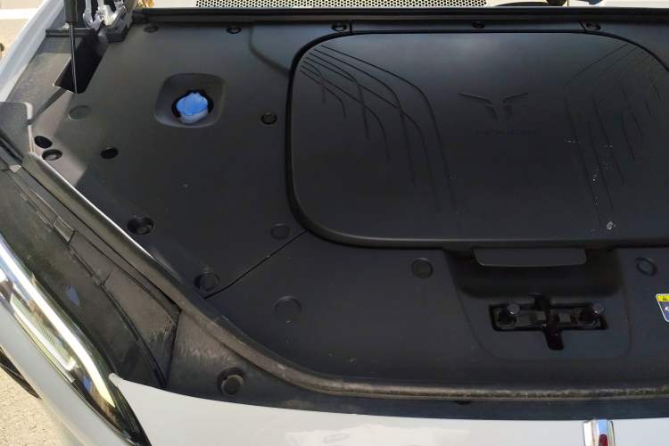 Used Hongqi Tiangong 08 2025 605 Pioneer Edition Engine Bay Right